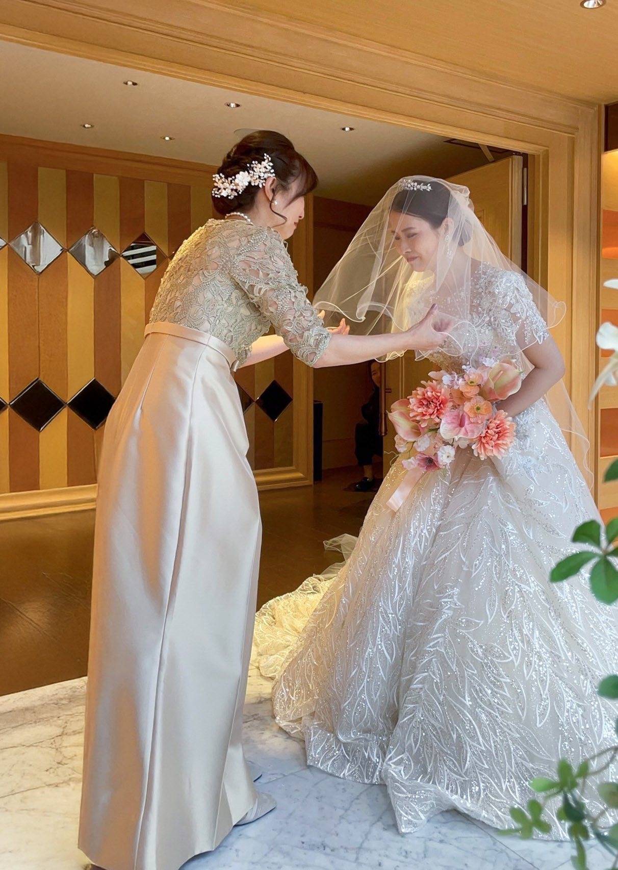 実際の結婚式 母親 フォーマルドレスL101ベージュ